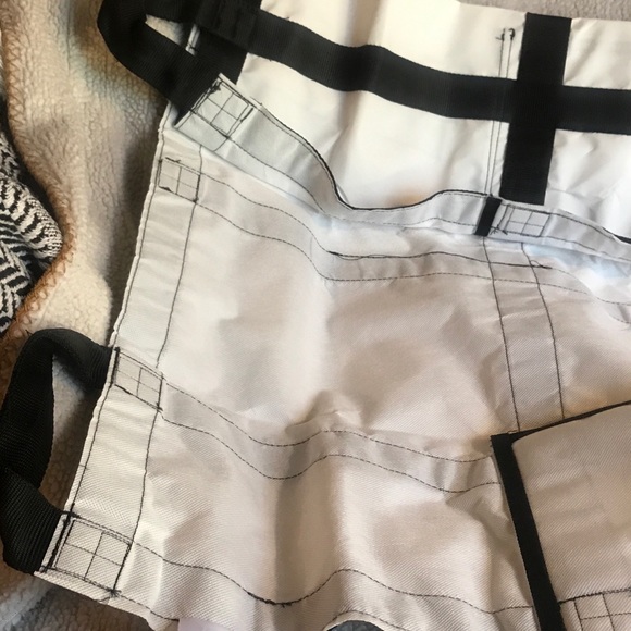 Vive Transfer Blanket 35”x 34” supports up to 500lbs, waterproof, padded handles - Picture 2 of 8